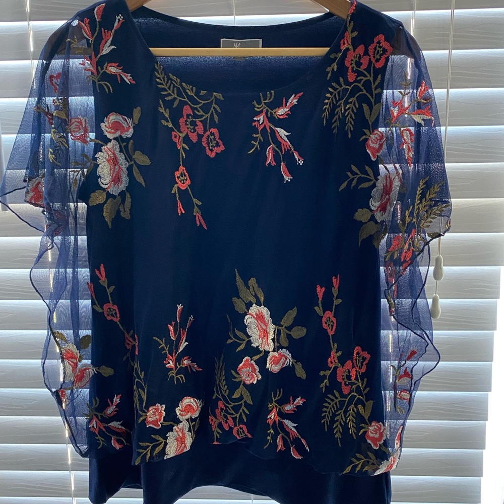 Pretty embroider stretchy tank w/chiffon sleeve